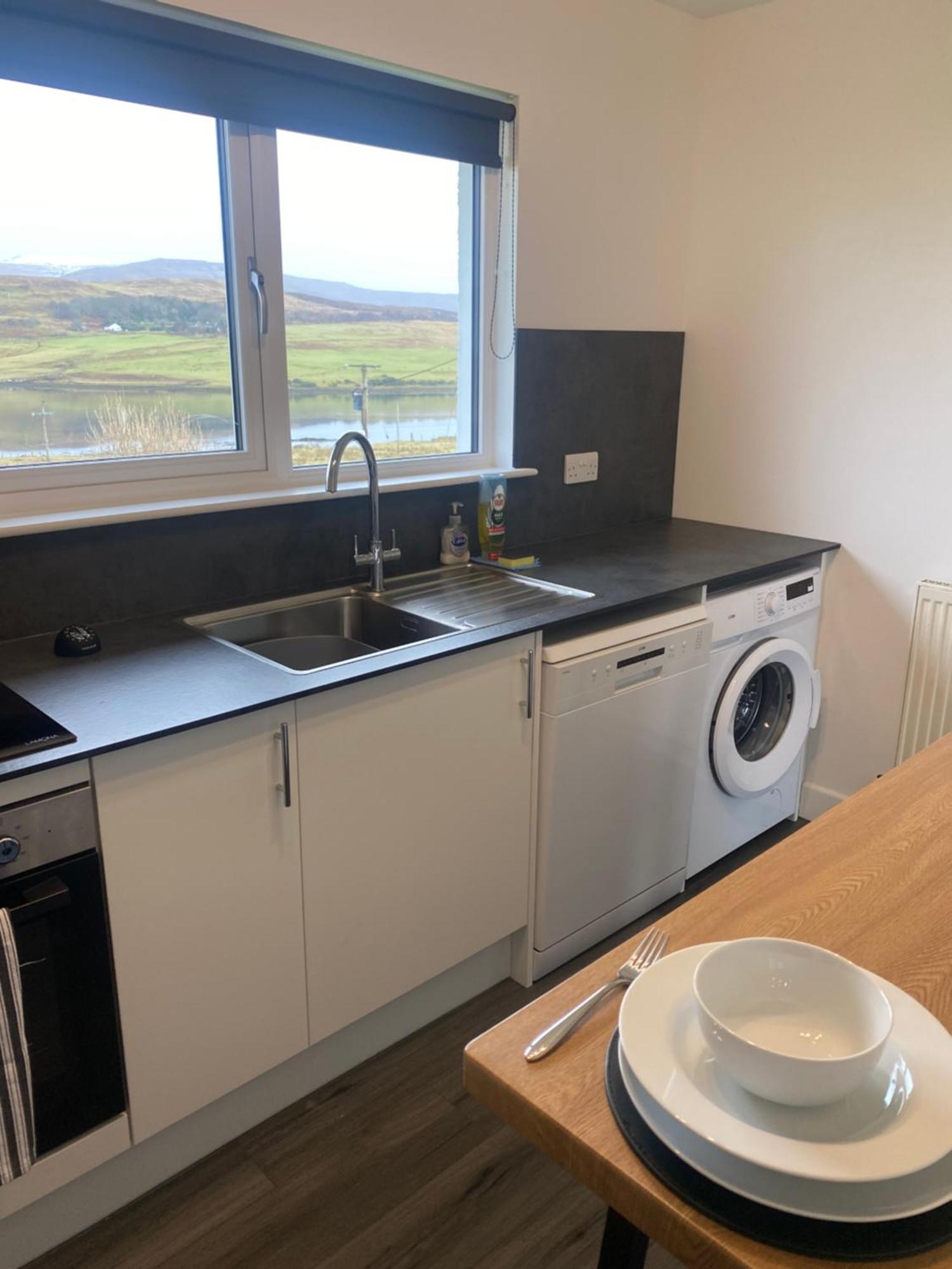 Almondbank Cottage - 2 Bedrooms, 8 Miles From Portree Skeabost Exterior photo